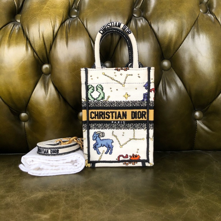 95新 DIOR/迪奥 安洁利严选 Dior刺绣booktote单肩包 WHZ502136