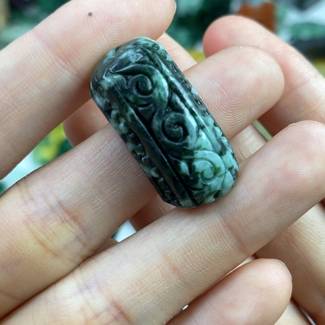 翡翠颈饰未镶嵌吊坠