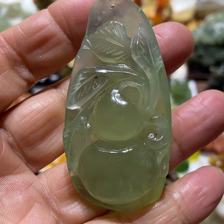 蛇纹石玉挂坠未镶嵌