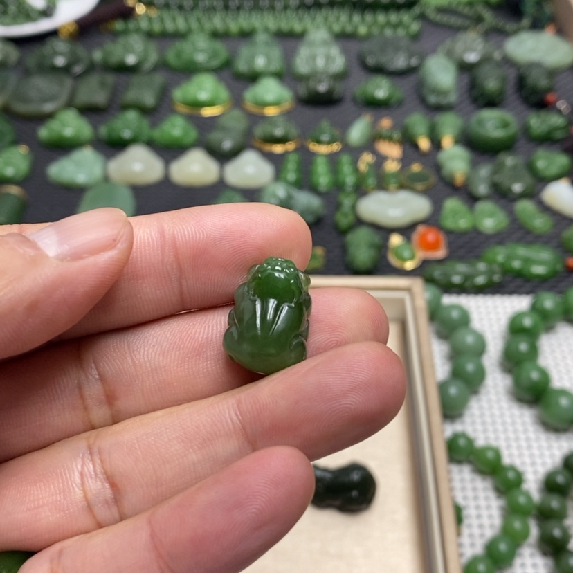 【闪购商品】和田玉（碧玉）颈饰未镶嵌?**～