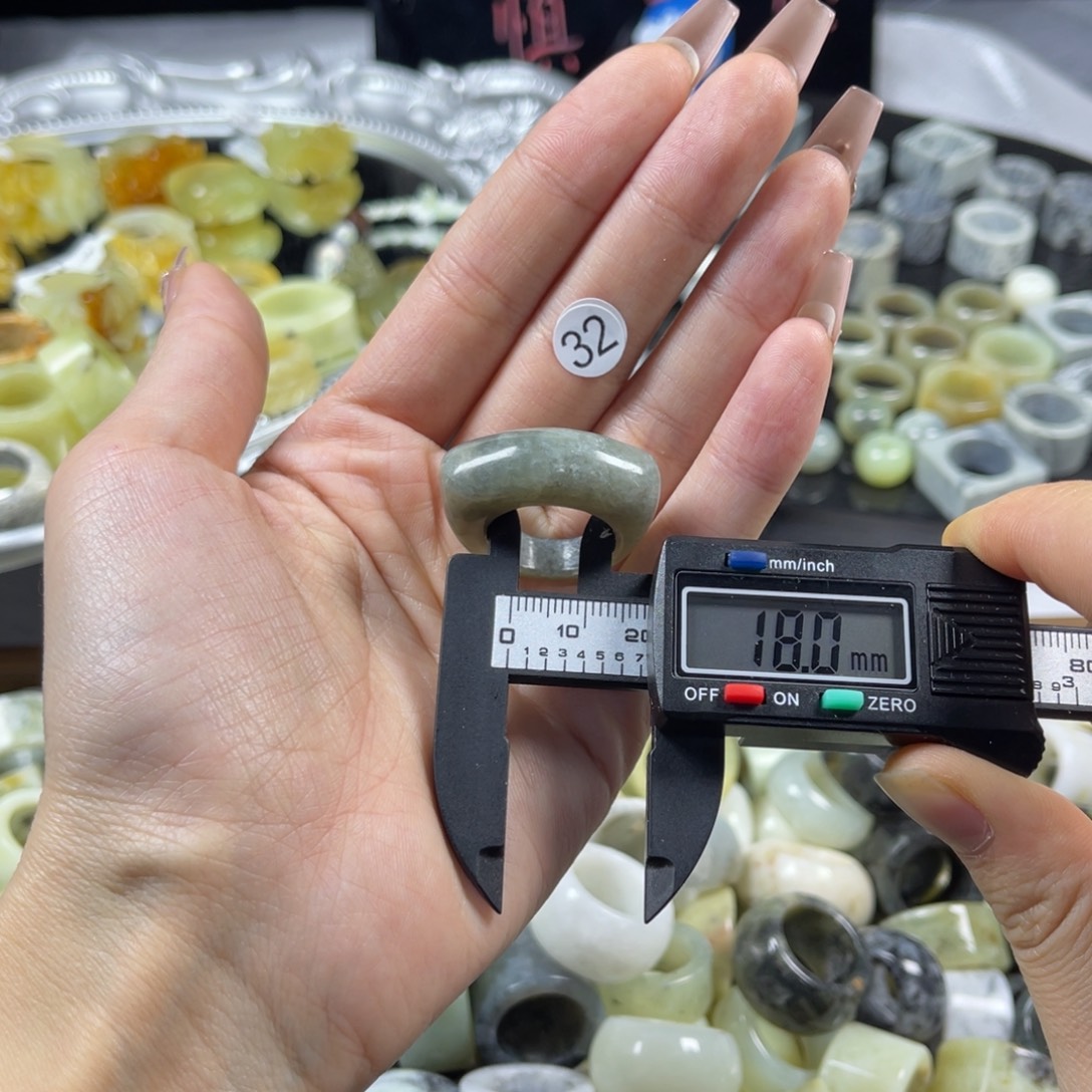 蛇纹石玉未镶嵌戒指