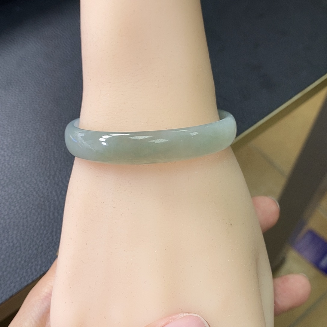 翡翠手链未镶嵌小瓶子