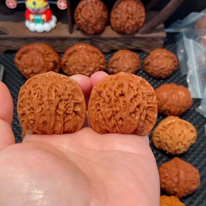 文玩核桃把件40.7尺寸盘龙纹1515