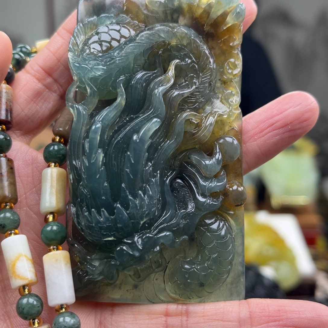 岫玉未镶嵌颈饰挂件