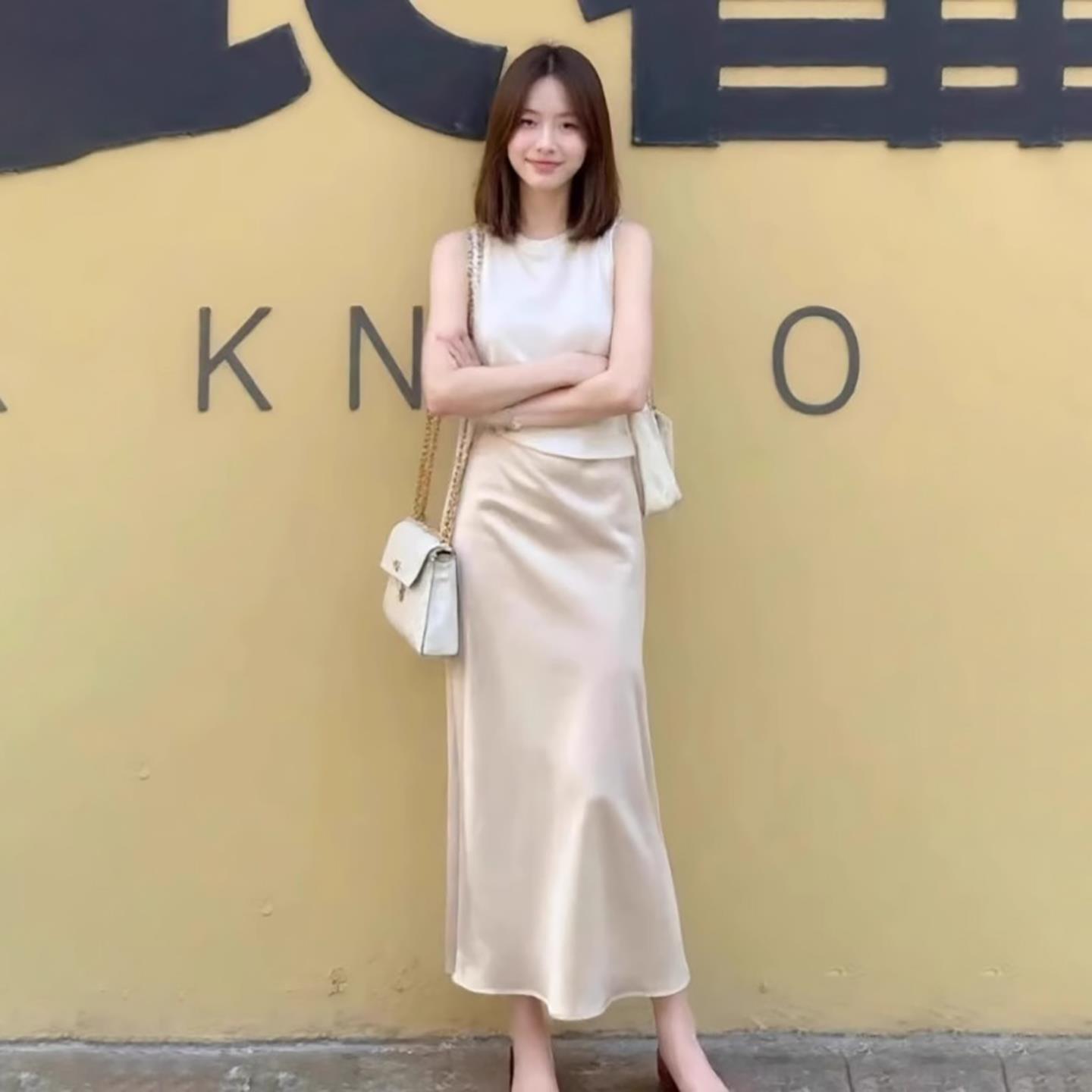 THEORY ERROR穿搭气质高级感大方得体小香风白色缎面上衣套装裙子