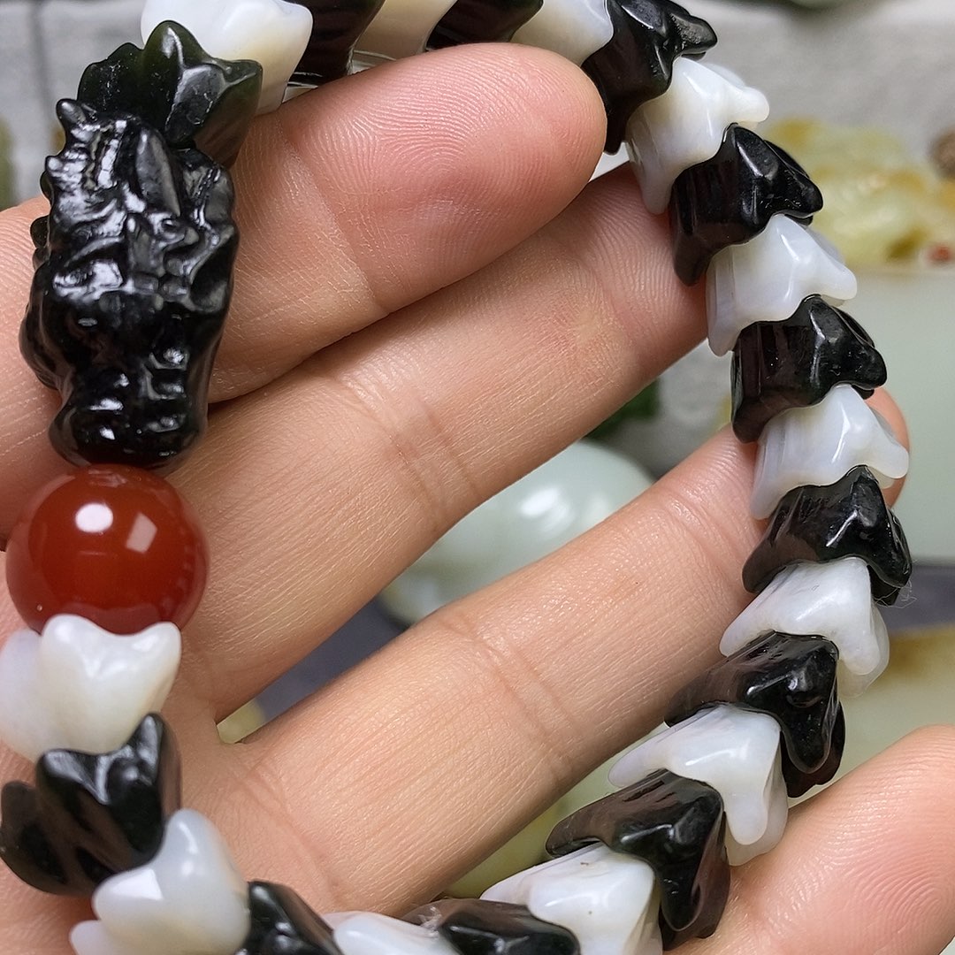 狼***的和田玉（糖玉）未镶嵌手串