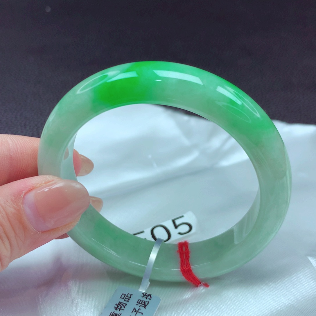 翡翠手镯未镶嵌小*周手镯88