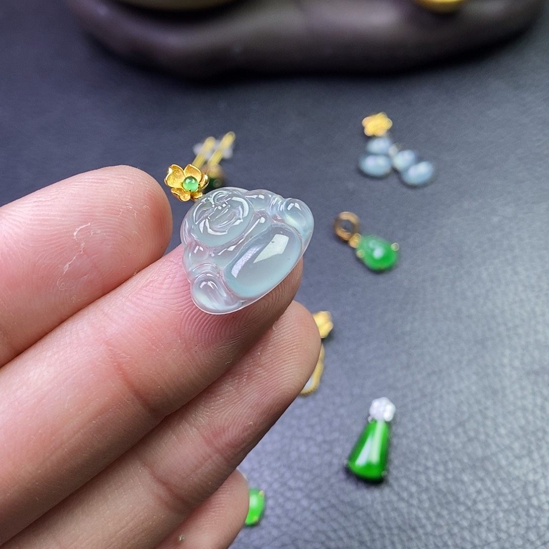 颈饰18K金镶嵌翡翠