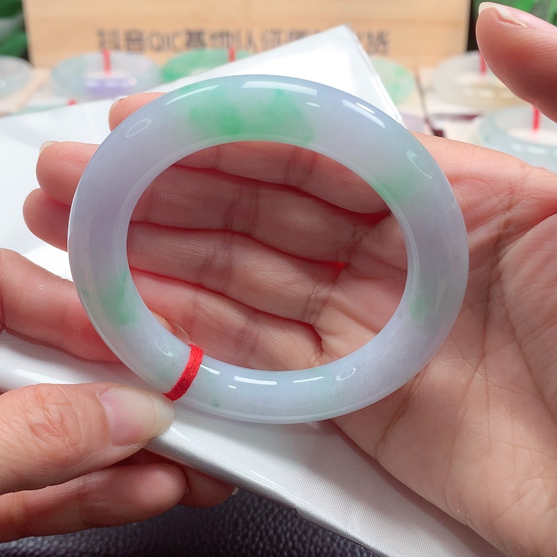 翡翠手镯（圆镯）未镶嵌天然A货翡翠手镯，46号