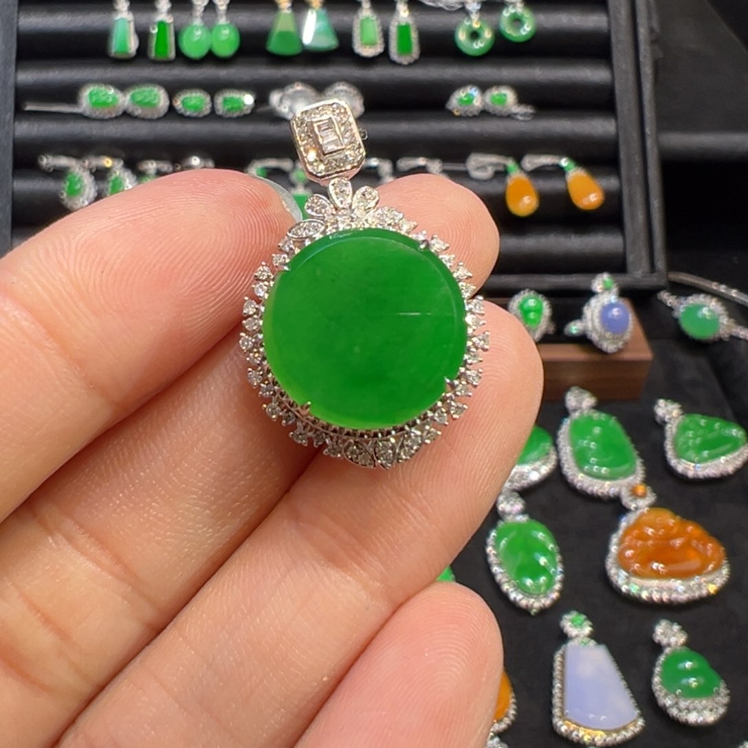 翡翠颈饰18K金镶嵌楚*胖收货48小时鉴赏期