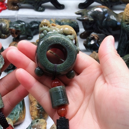 岫岩河磨玉（透闪石质玉）把件未镶嵌