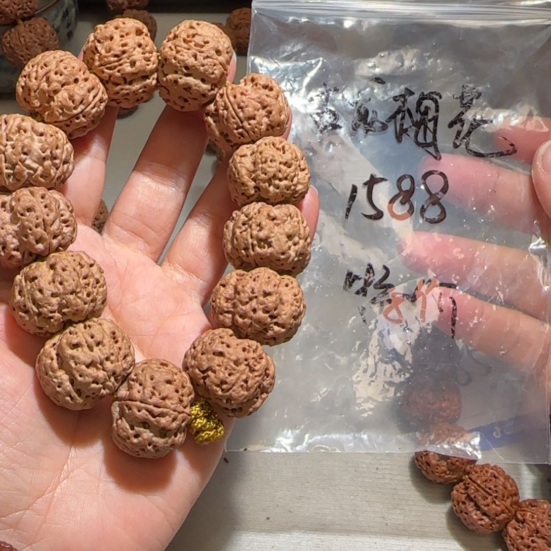 金刚菩提手串?****装古龙梅花25×19