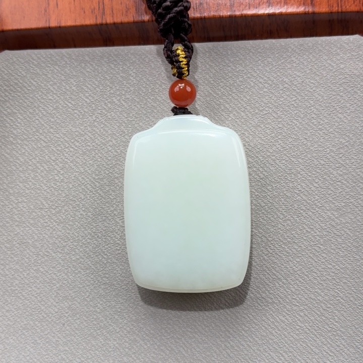 大***生和田玉未镶嵌颈饰