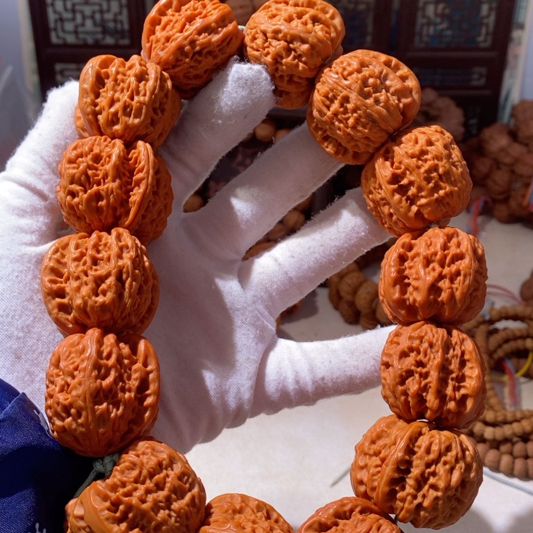 手串文玩核桃…………1