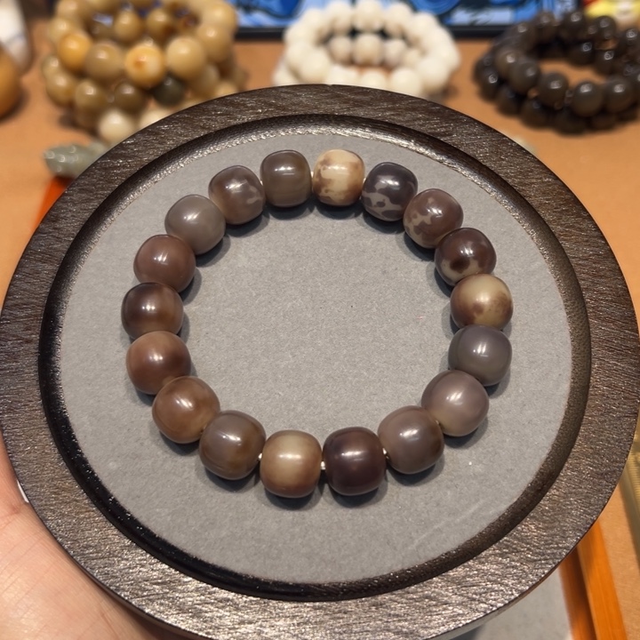 吊坠菩提根/象牙果墨澜，微瑕，14