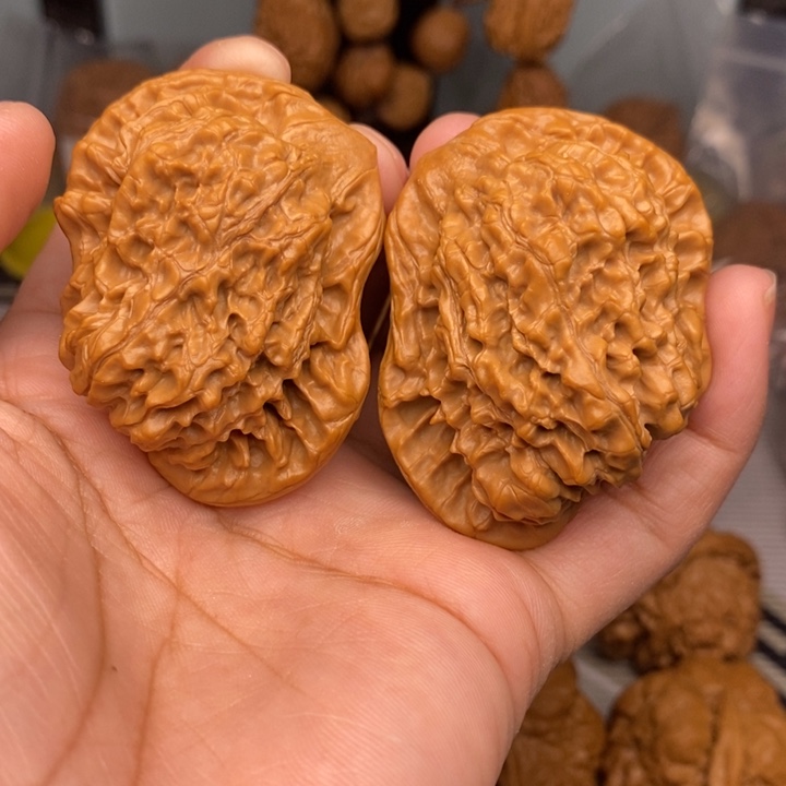 吊坠文玩核桃异型犀牛望月