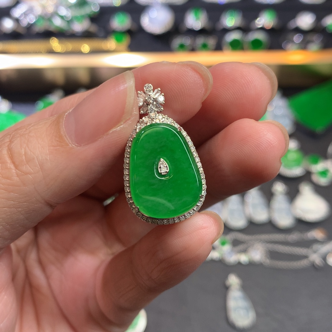 翡翠吊坠(不含链)18K金镶嵌