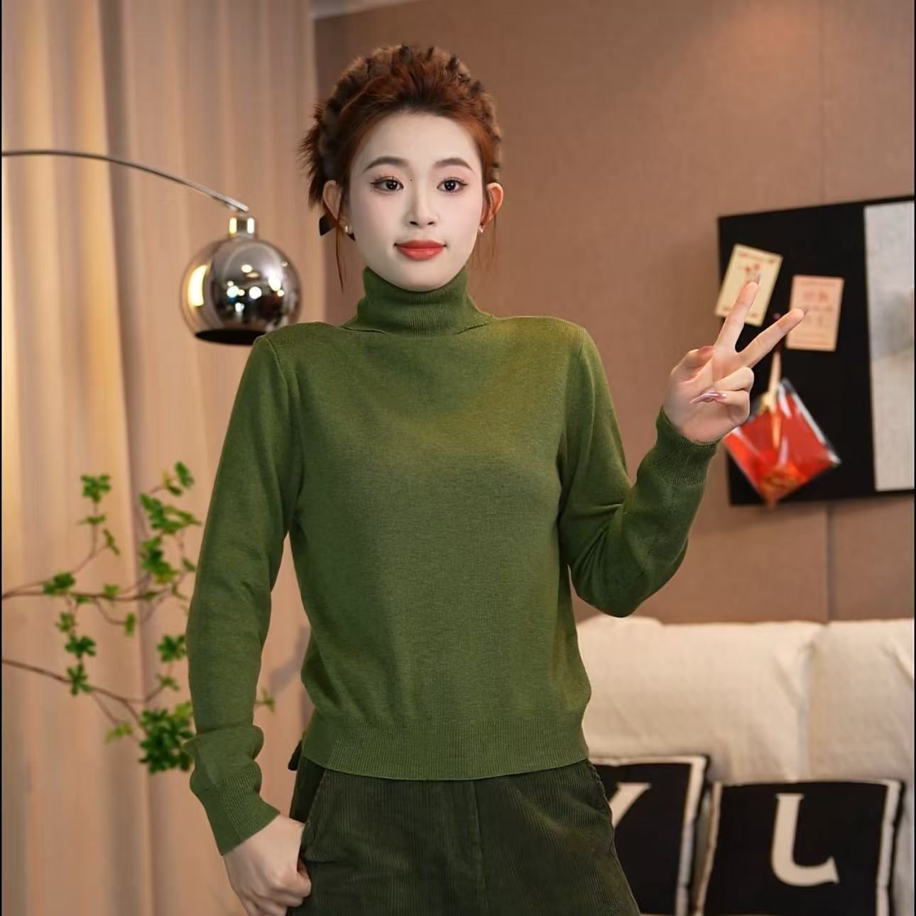 2025年秋冬高级感高领加厚款长袖针织衫宽松简约毛衣可外穿内搭女