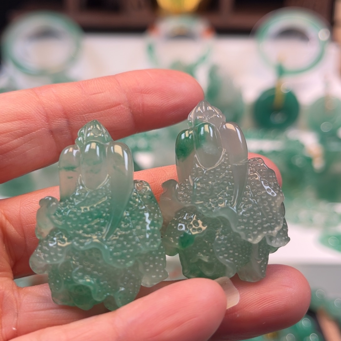 石英质玉吊坠(不含链)合金