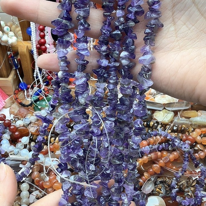 玛瑙/玉髓珠宝半成品未镶嵌紫水晶碎石一条