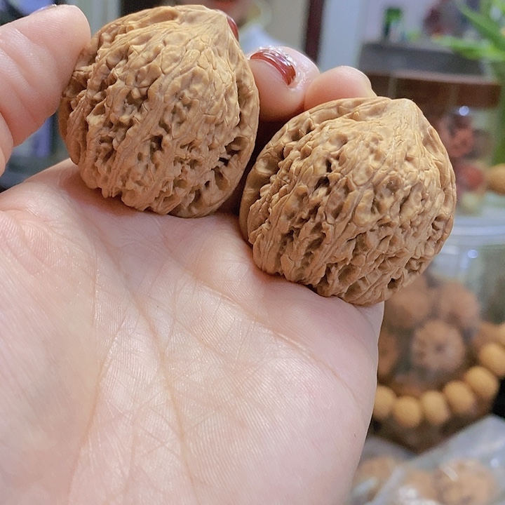 【闪购商品】文玩核桃把件38平谷绣球尖黄