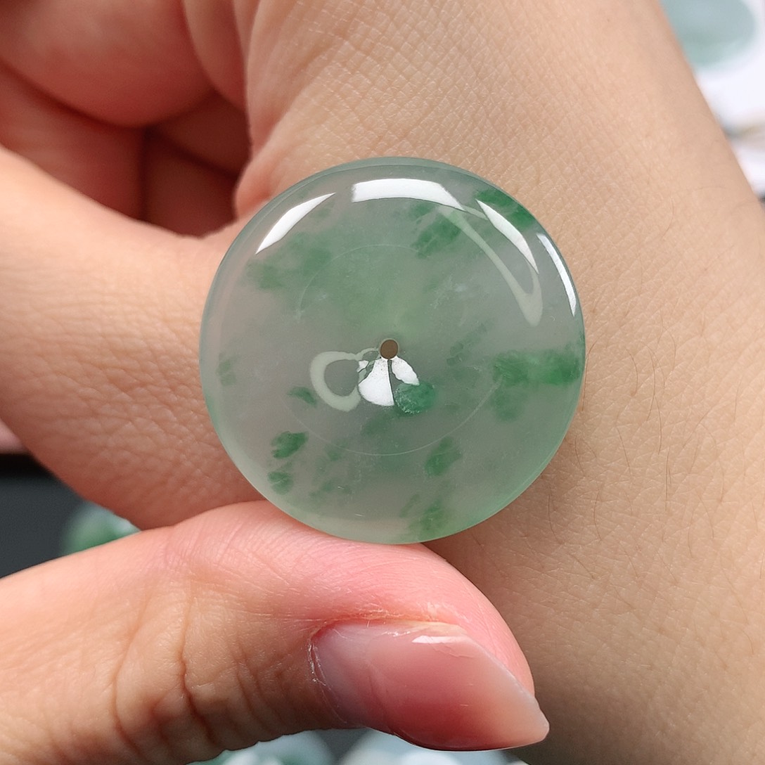 翡翠颈饰未镶嵌平安