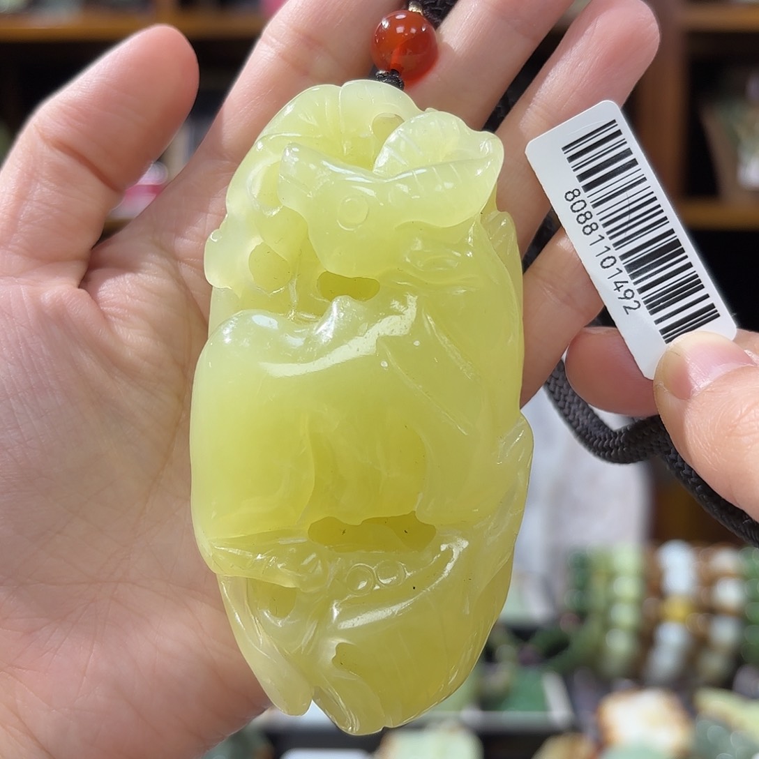岫玉牛手把件未镶嵌