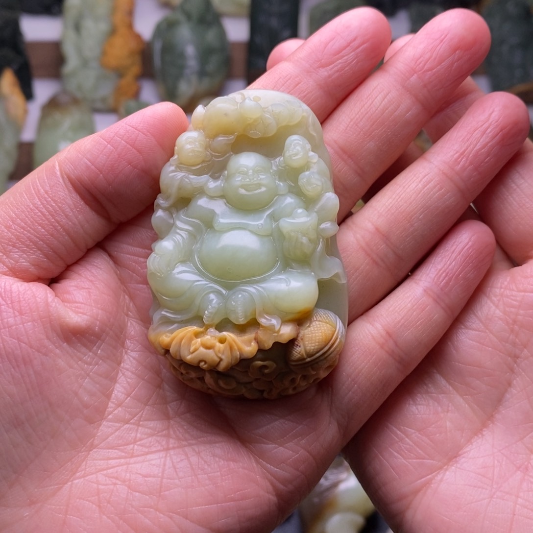 岫岩河磨玉（透闪石质玉）挂件未镶嵌好*哥