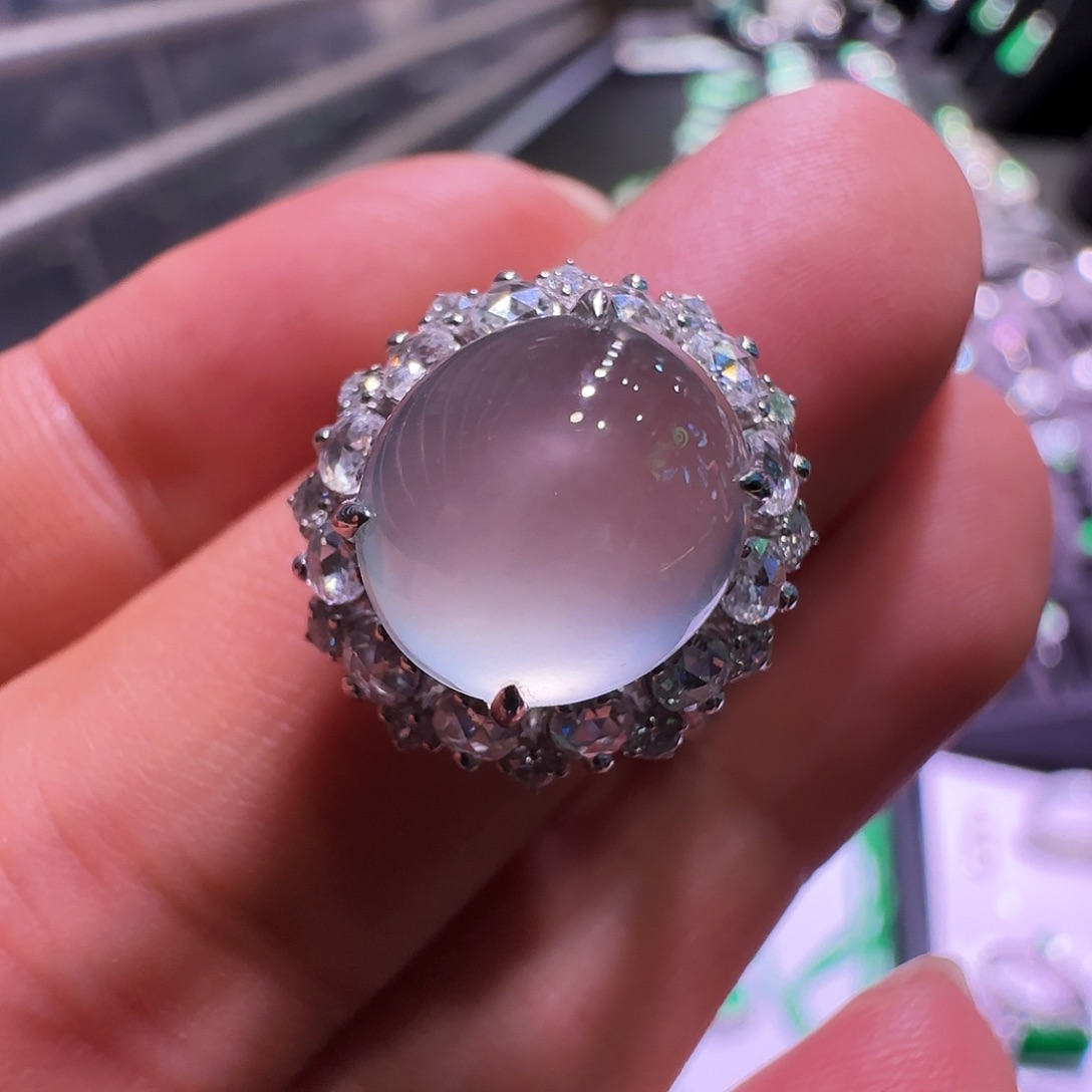 翡翠18K金镶嵌戒指