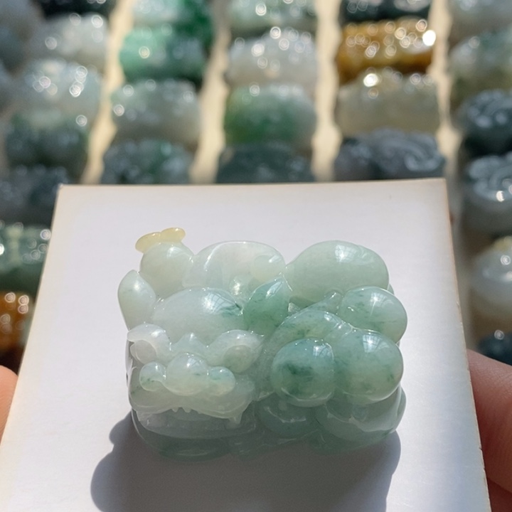 翡翠颈饰未镶嵌天然翡翠貔貅吊坠