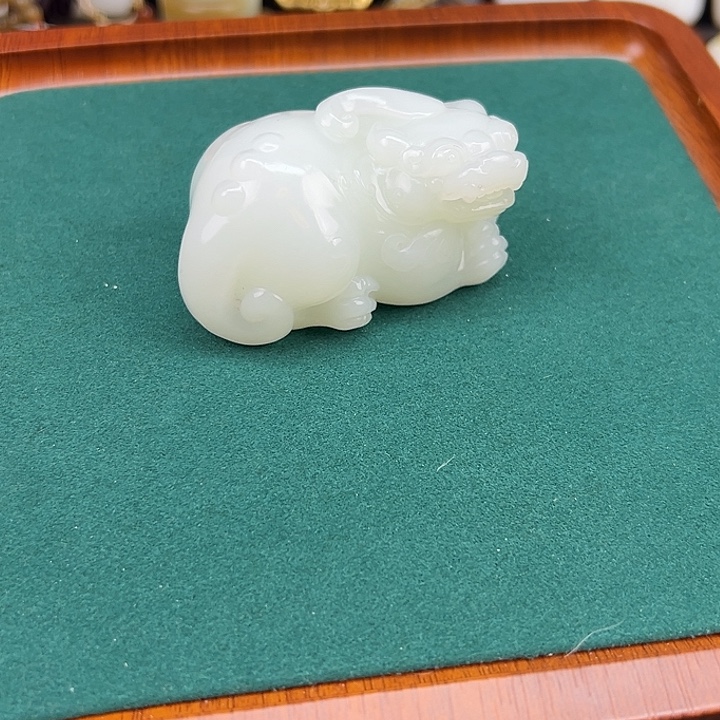 和田玉未镶嵌手链貔貅手把摆件