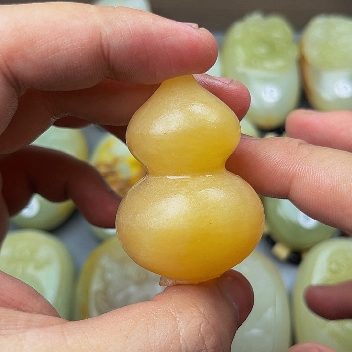 正***…石材方解石手把件葫芦