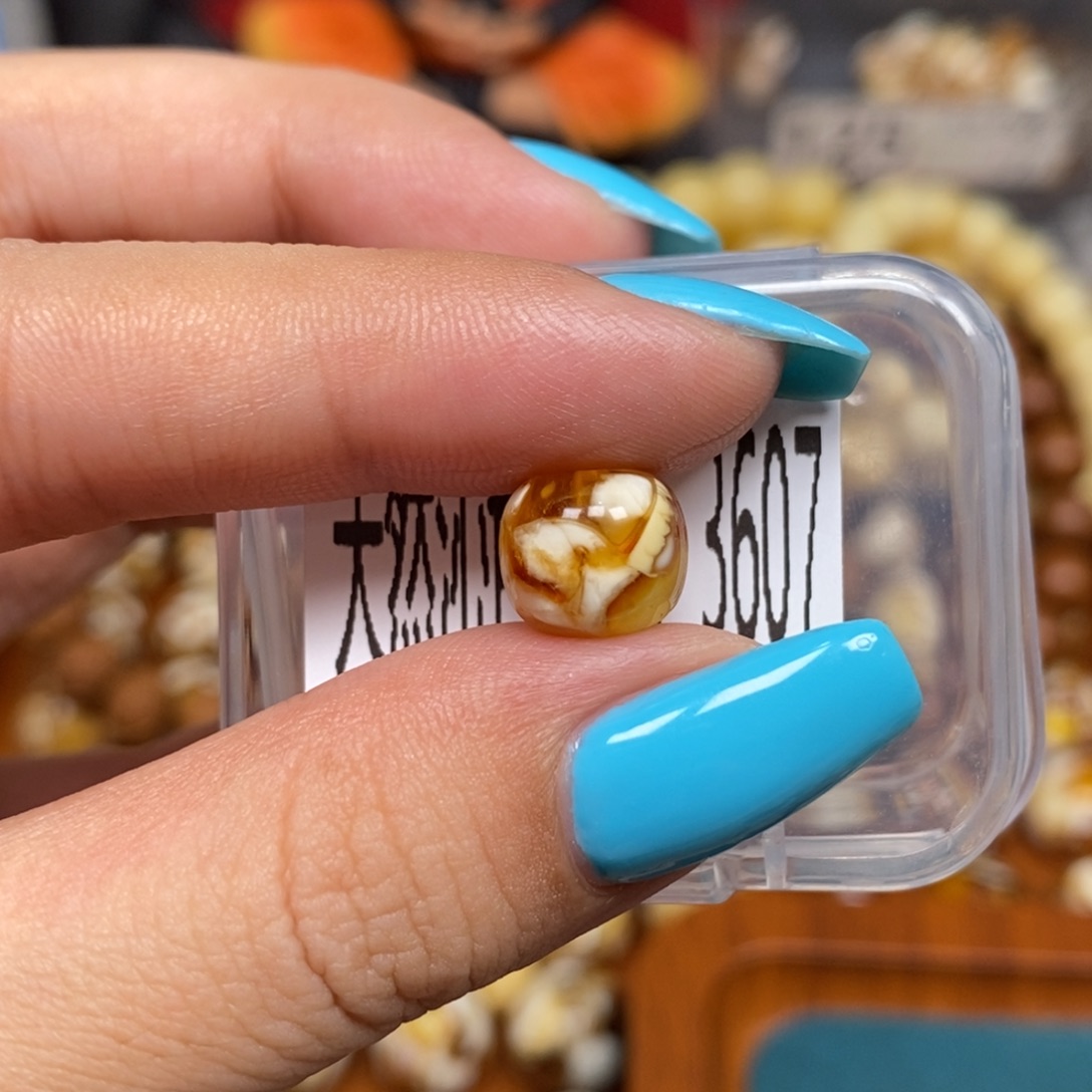 蜜蜡未镶嵌珠宝奇石3607