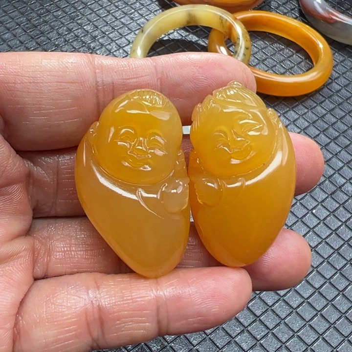 石英质玉（黄龙玉）颈饰未镶嵌