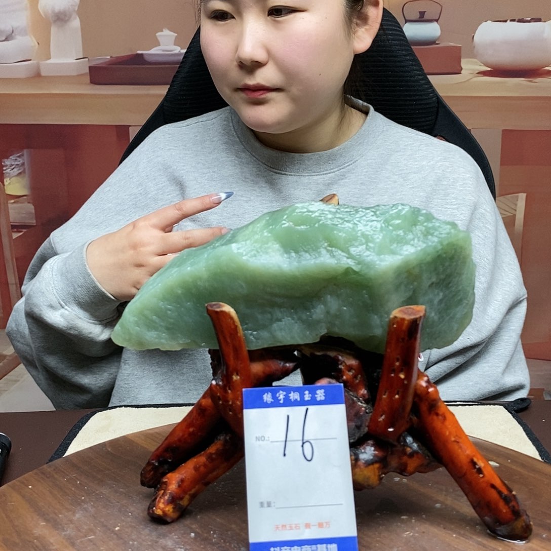 蛇纹石玉原石未镶嵌