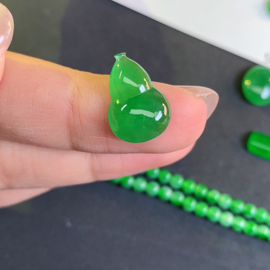 翡翠裸石15.66-10.9-3.86