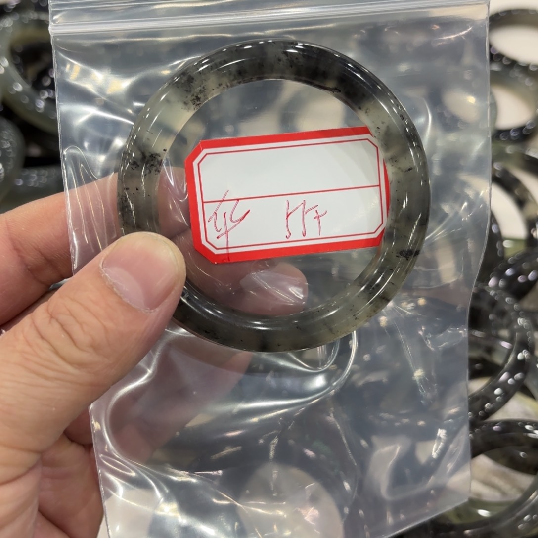 蛇纹石玉手镯未镶嵌阿****2