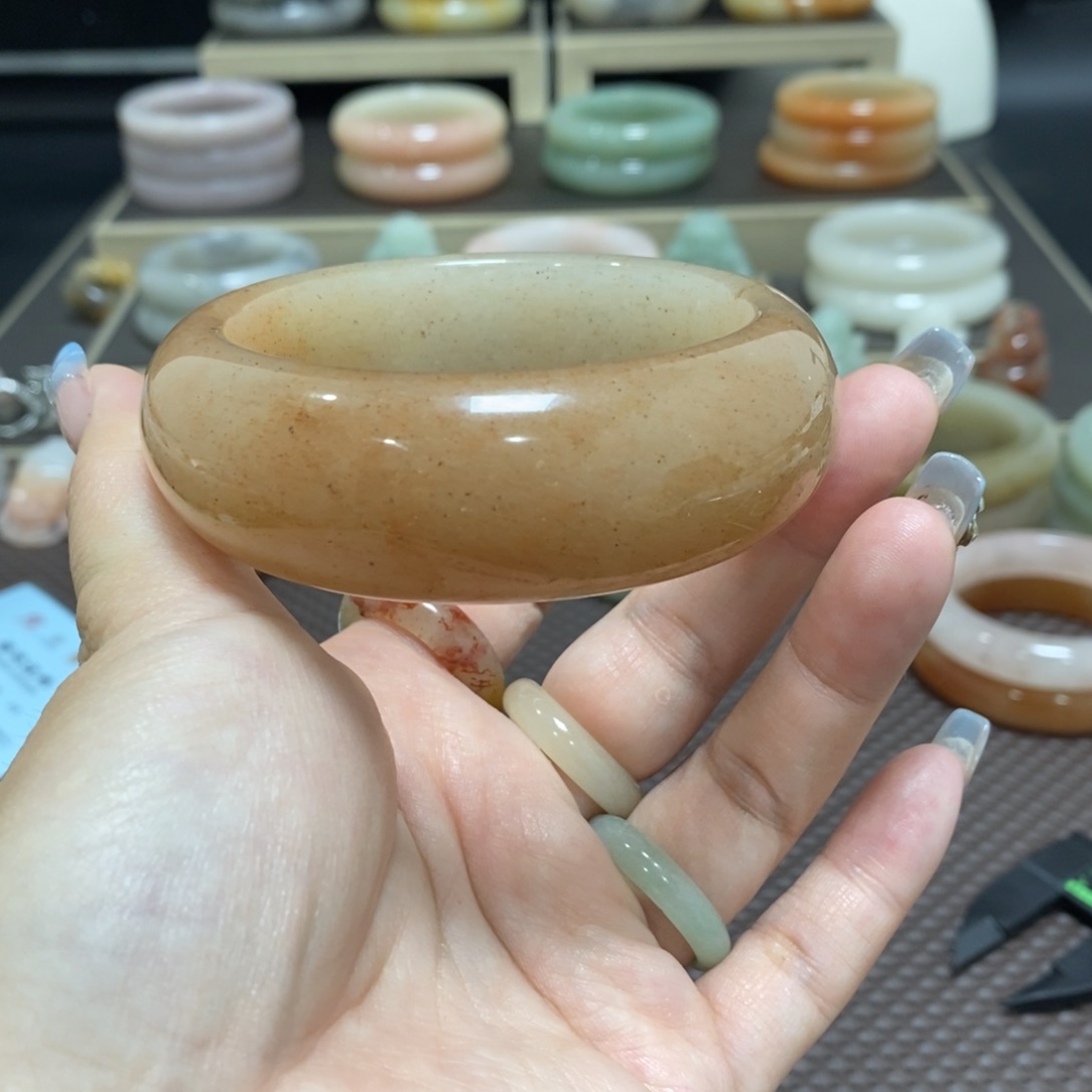 石英质玉手镯未镶嵌