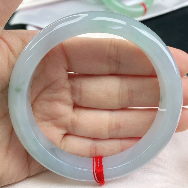 翡翠手镯未镶嵌种水60