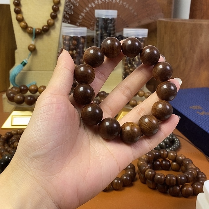 老山檀香黑肉沉水1.8手串