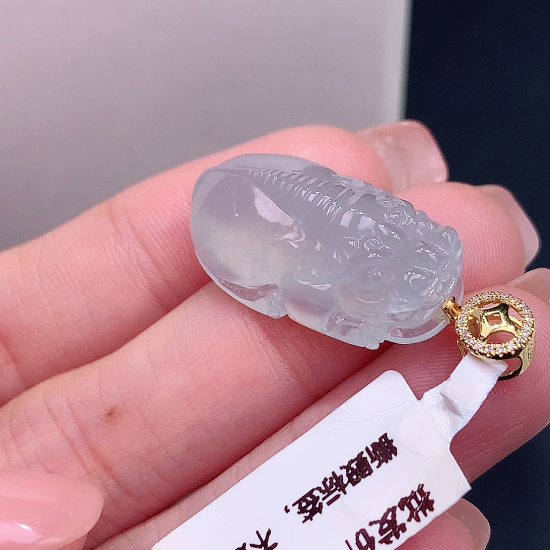 颈饰18K金镶嵌翡翠冰胶貔貅