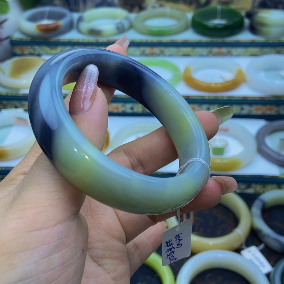 和田玉 且末青花飘糖55.7未镶嵌