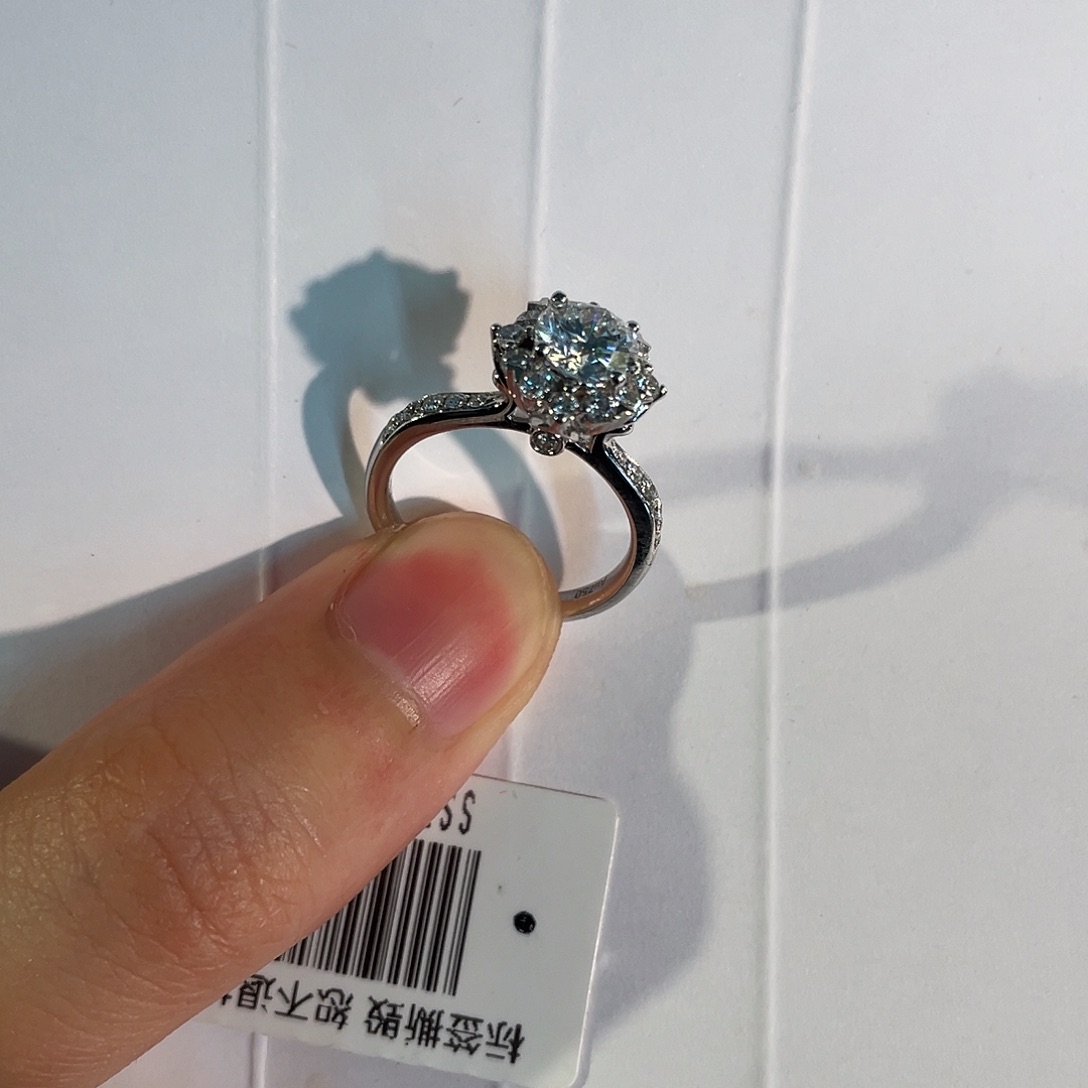 实验室培育钻石18K金镶嵌星辰1克拉