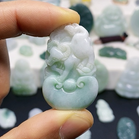 翡翠颈饰未镶嵌吊坠