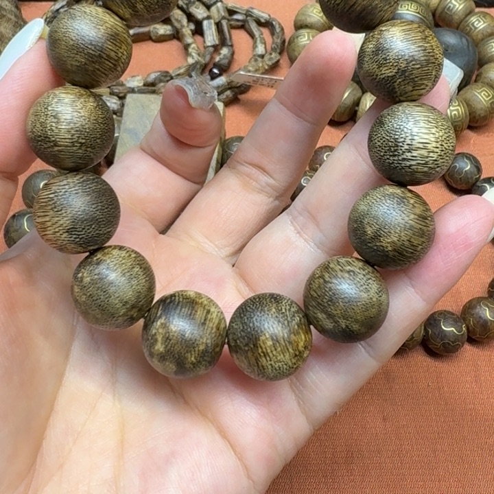 大叶紫檀（黑酸枝木类）
