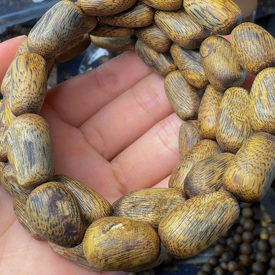 沉香手串乌身留疤多样性发一