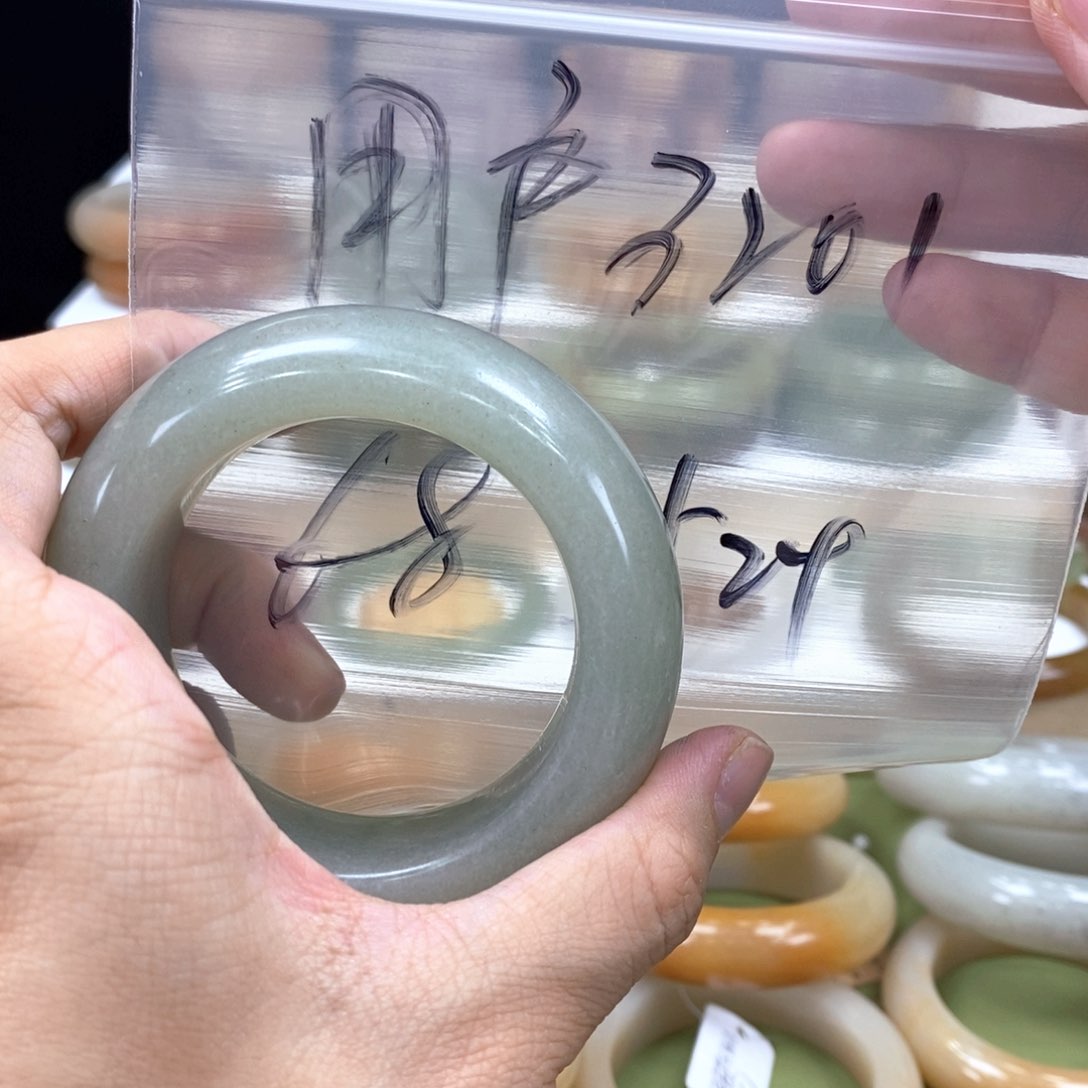 石英质玉未镶嵌手镯用****1