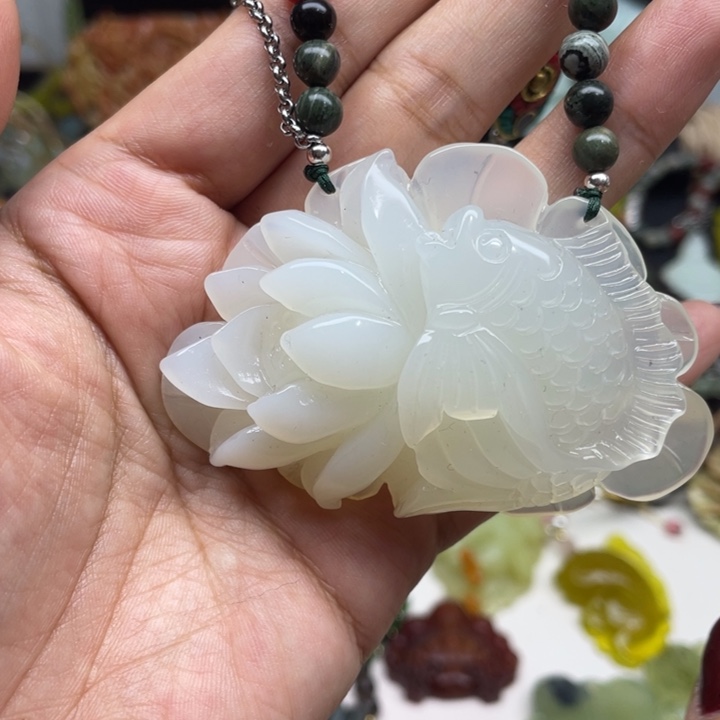 蛇纹石玉未镶嵌颈饰