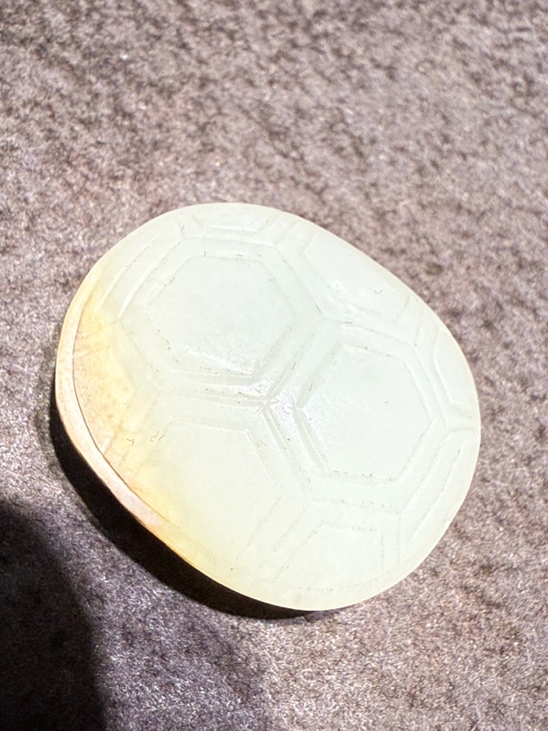 灰皮富甲一方玉佩