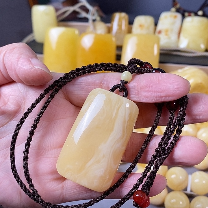 琥珀未镶嵌裸石无事牌